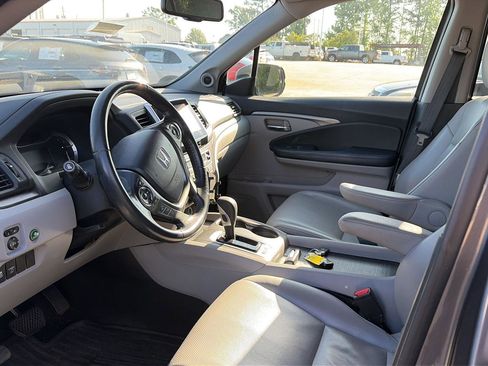 Used 2017 Honda Ridgeline RTL-T image 4