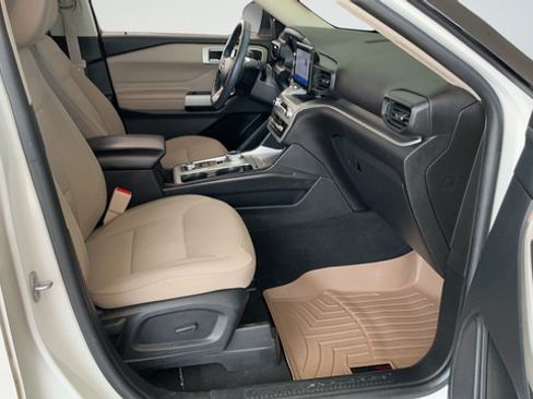Used 2022 Ford Explorer XLT AWD/4WD image 23