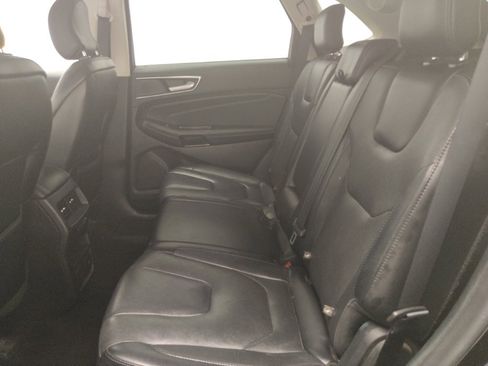 Used 2019 Ford Edge Titanium w/ Equipment Group 301A FWD image 18