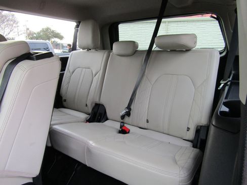 Used 2019 Ford Expedition Max Platinum image 11