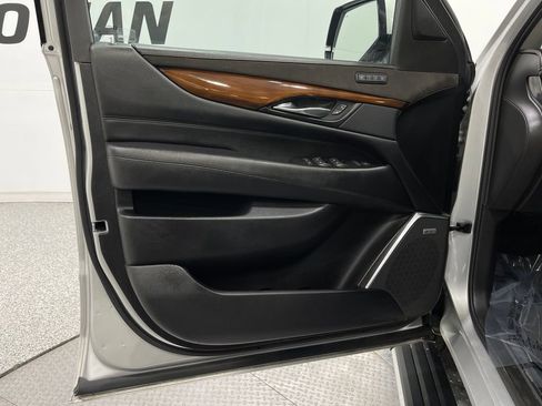 Used 2018 Cadillac Escalade Premium Luxury image 17