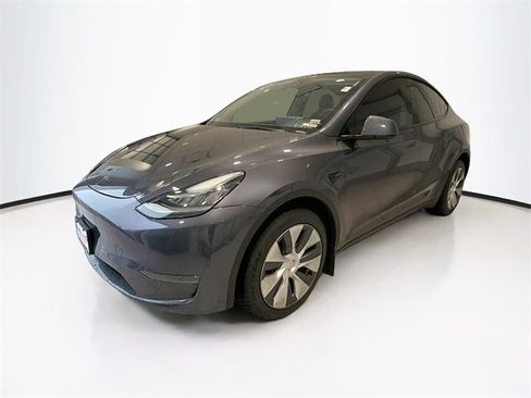 Used 2023 Tesla Model Y Long Range image 3