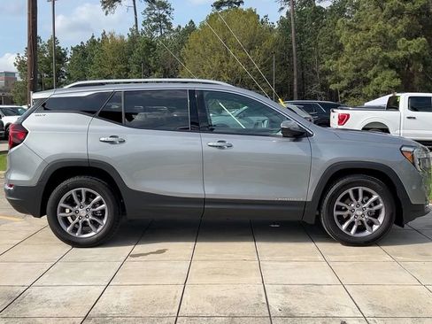 Used 2023 GMC Terrain SLT w/ Tech Package image 15