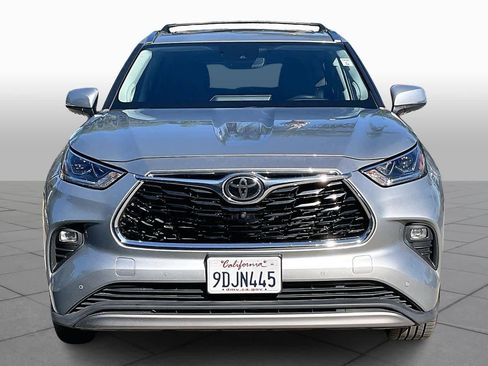 Used 2022 Toyota Highlander Platinum image 3