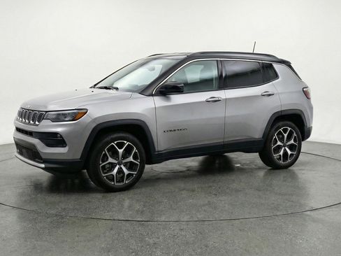 Used 2025 Jeep Compass Limited AWD/4WD image 3