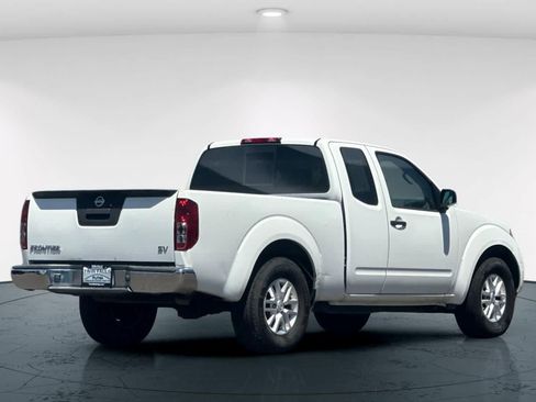 Used 2018 Nissan Frontier SV RWD image 2
