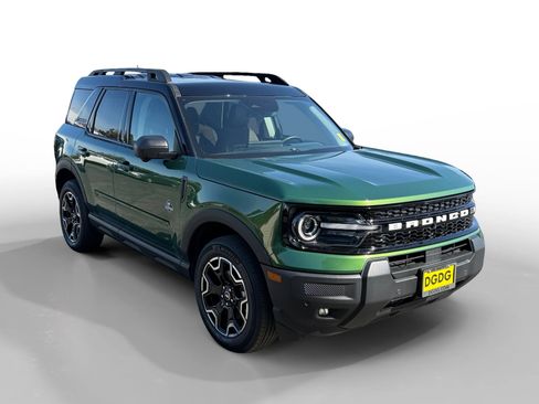 Certified 2025 Ford Bronco Sport Outer Banks w/ Outer Banks Tech Package+ AWD/4WD image 7