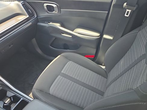 Certified 2025 Kia Sorento LX FWD image 15