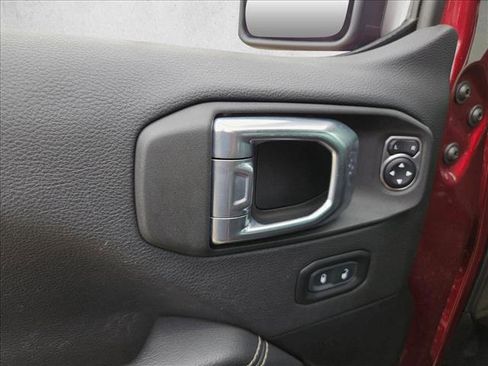 Used 2021 Jeep Gladiator Overland image 10