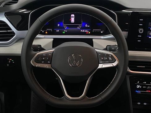 New 2025 Volkswagen Taos SE image 13