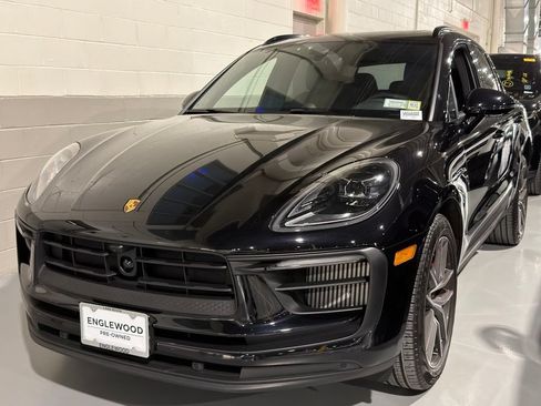 Used 2023 Porsche Macan S AWD/4WD image 1