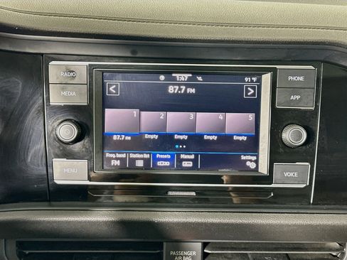 Used 2024 Volkswagen Jetta SE w/ Panoramic Sunroof Package FWD image 21