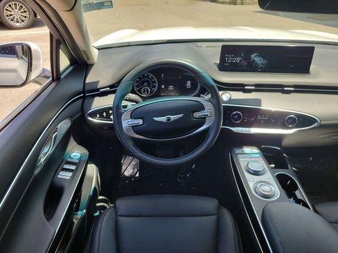 Certified 2025 Genesis GV70 2.5T AWD/4WD image 16