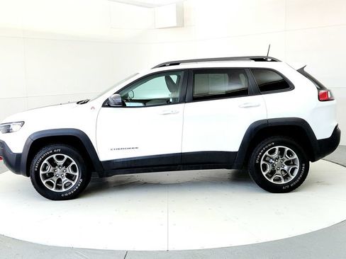 Used 2021 Jeep Cherokee Trailhawk w/ Sun, Sound & Nav Group AWD/4WD image 3