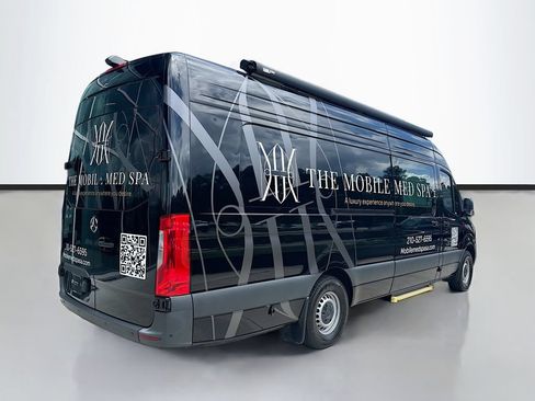 Used 2024 Mercedes-Benz Sprinter 2500 image 2