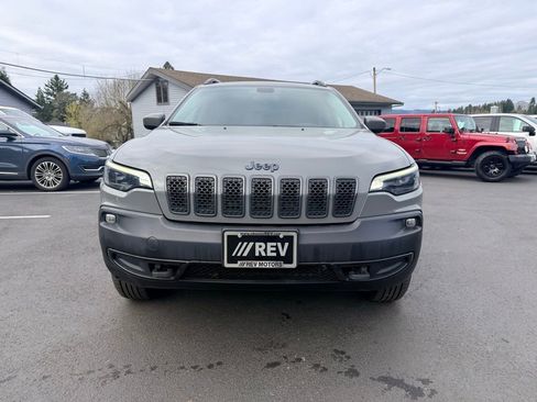 Used 2019 Jeep Cherokee Sport image 8