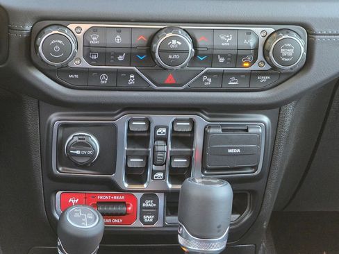 New 2026 Jeep Wrangler Unlimited Rubicon AWD/4WD image 31