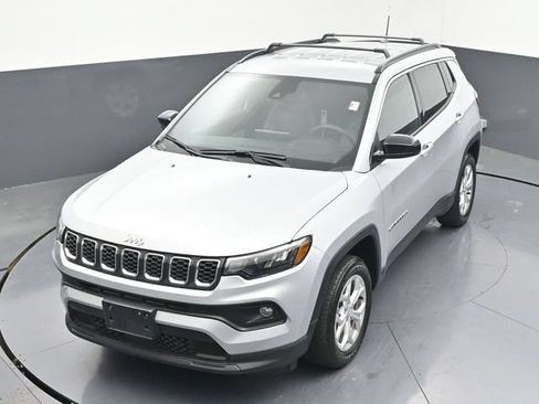 Used 2024 Jeep Compass Latitude AWD/4WD image 39