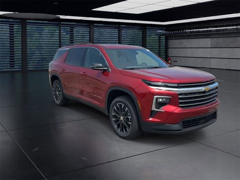 New 2025 Chevrolet Traverse LT w/ Sun and Wheel Package image 2