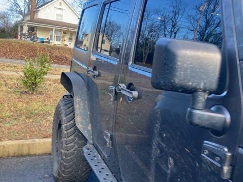 Used 2016 Jeep Wrangler Unlimited Rubicon image 12