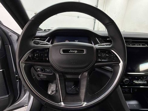 Used 2022 Jeep Grand Cherokee Overland AWD/4WD image 16
