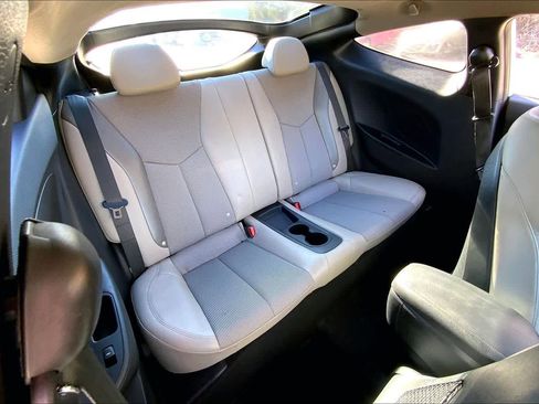 Used 2013 Hyundai Veloster w/ Style Pkg image 18