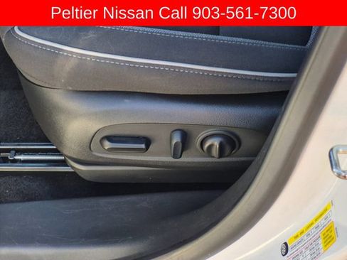 Used 2023 Chevrolet TrailBlazer LT FWD image 19