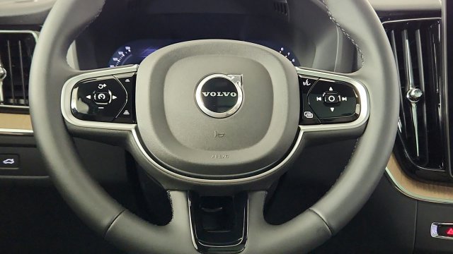 Used 2026 Volvo XC60 B5 Plus w/ Climate Package PRO AWD/4WD image 25