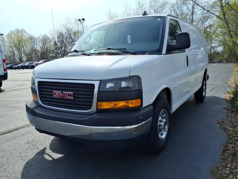 Used 2023 GMC Savana 2500 w/ Driver Convenience Package RWD image 3