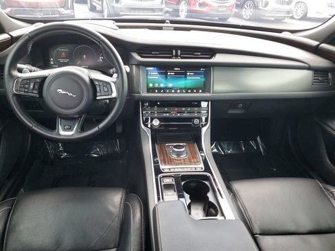 Used 2018 Jaguar XF S image 17