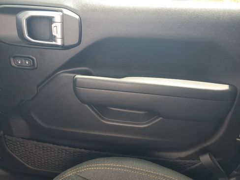 Used 2025 Jeep Wrangler Sport AWD/4WD image 13
