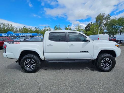 Used 2022 Toyota Tacoma TRD Sport w/ Black Out Package (TMS) AWD/4WD image 7