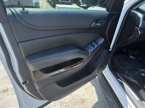Used 2016 Chevrolet Suburban LT RWD image 14