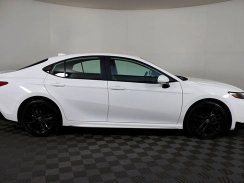 Used 2025 Toyota Camry SE AWD/4WD image 7