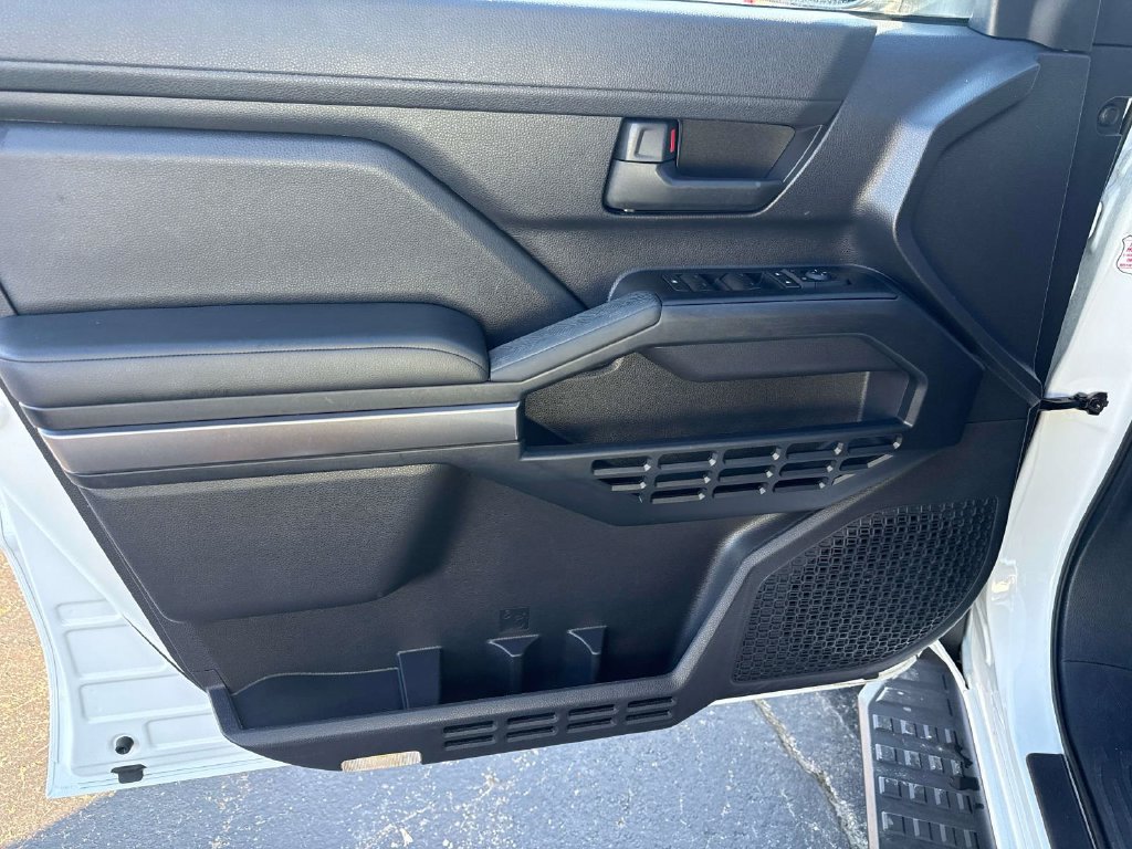 Used 2025 Toyota 4Runner SR5 AWD/4WD image 12