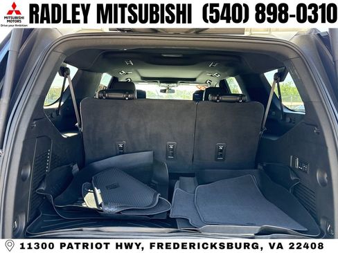 Used 2022 Chevrolet Suburban RST w/ Luxury Package image 16