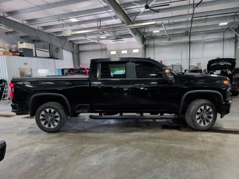 Used 2021 Chevrolet Silverado 2500 Custom w/ Custom Value Package AWD/4WD image 2