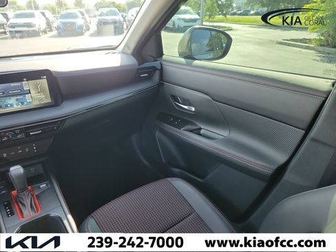 Used 2025 Nissan Kicks SR FWD image 17