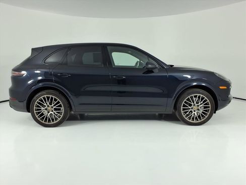 Certified 2023 Porsche Cayenne Platinum Edition image 6