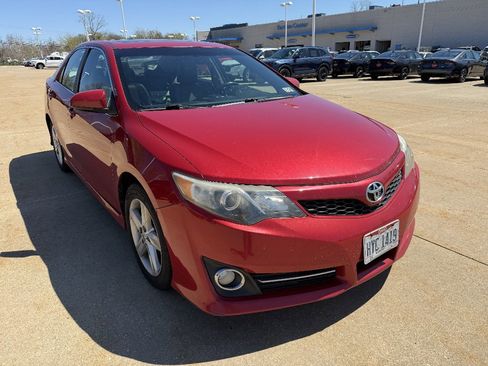 Used 2013 Toyota Camry SE image 2