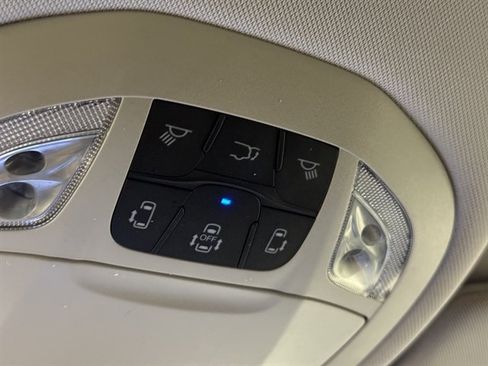 Used 2023 Chrysler Voyager LX FWD image 33