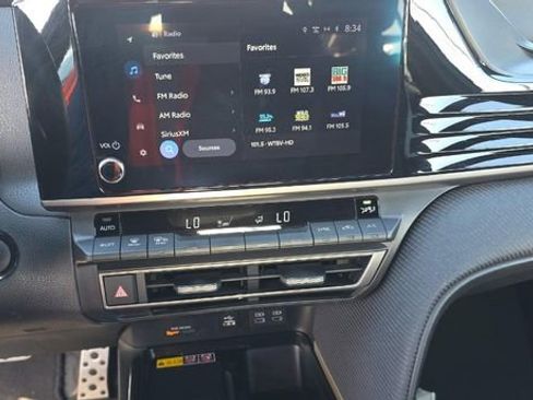 Used 2025 Toyota Camry SE FWD image 6