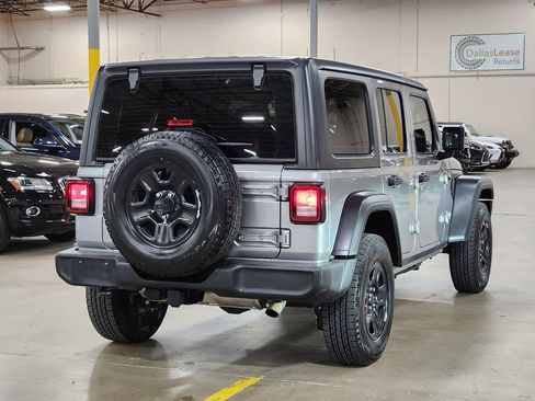Used 2018 Jeep Wrangler Unlimited Sport image 8
