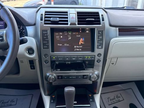Used 2018 Lexus GX 460 Premium w/ Premium Package AWD/4WD image 15