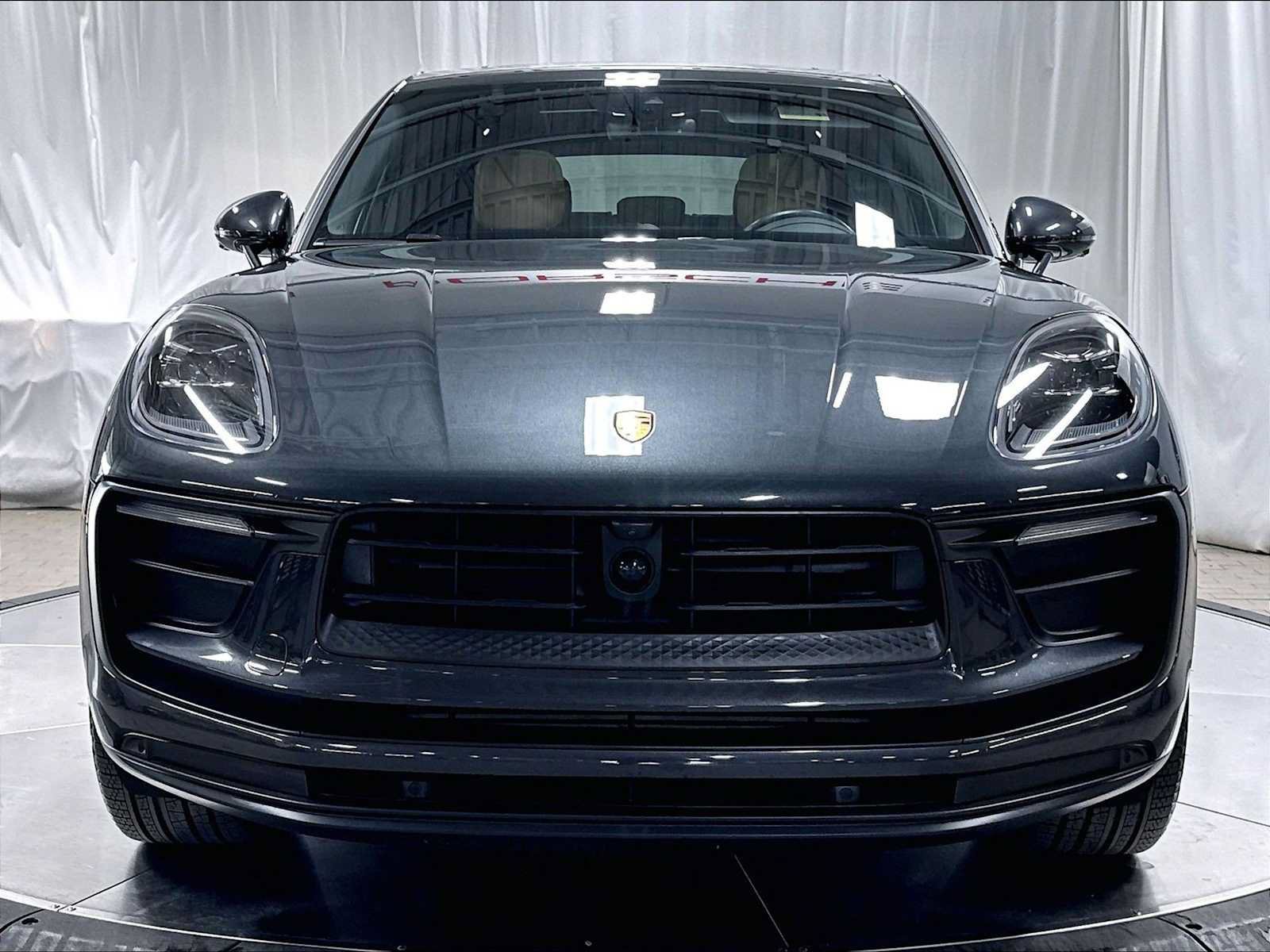 Used 2024 Porsche Macan AWD/4WD image 13