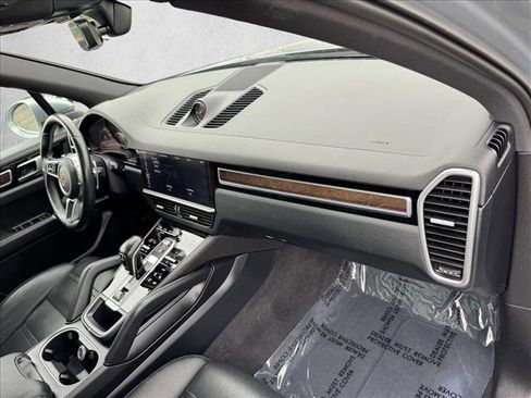 Used 2020 Porsche Cayenne AWD/4WD image 21