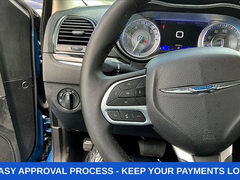 Used 2023 Chrysler 300 Touring w/ Sport Appearance Package RWD image 15