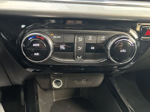 Used 2024 Chevrolet Trax LT image 21