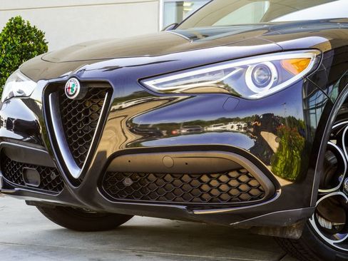 Used 2023 Alfa Romeo Stelvio Ti AWD/4WD image 2