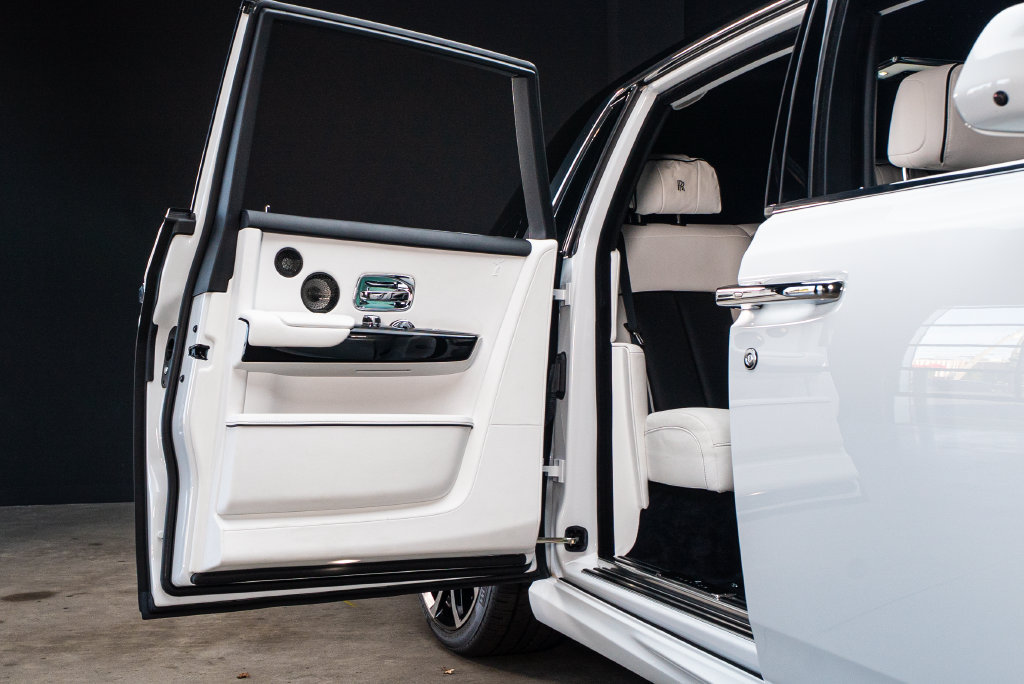 Used 2022 Rolls-Royce Phantom Sedan w/ The Phantom Package RWD image 18
